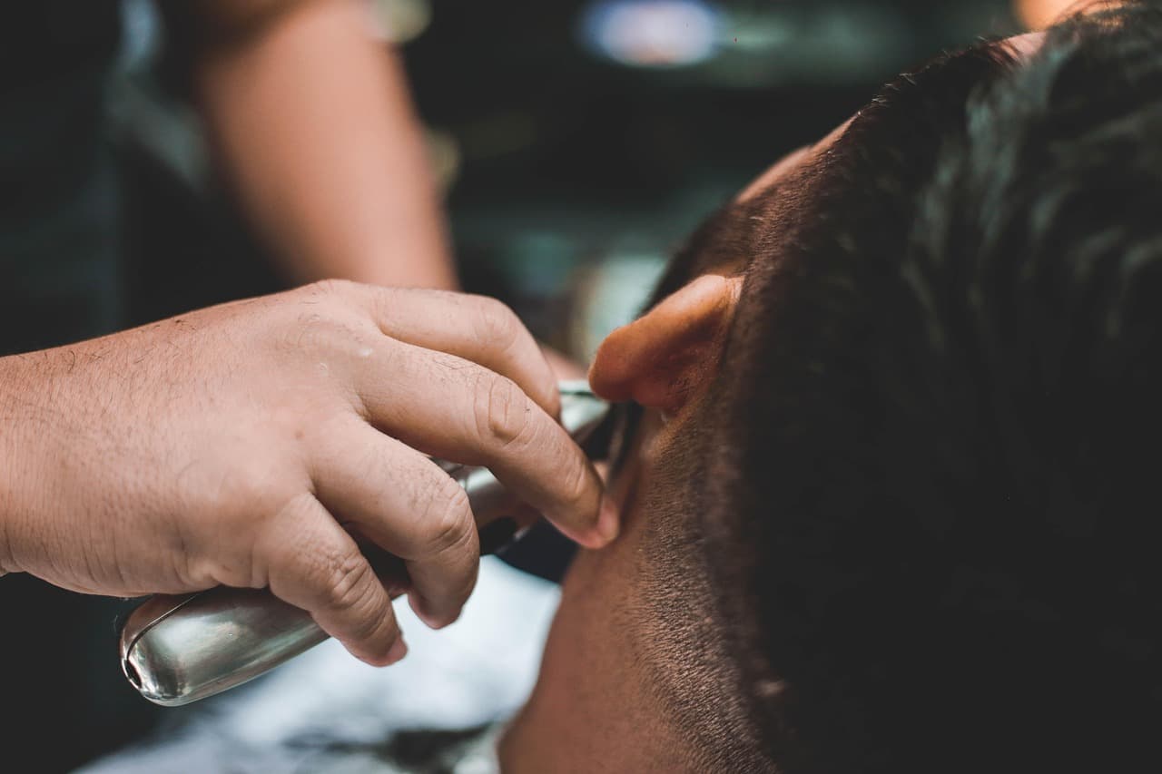 Clippers blending a fade above the ear